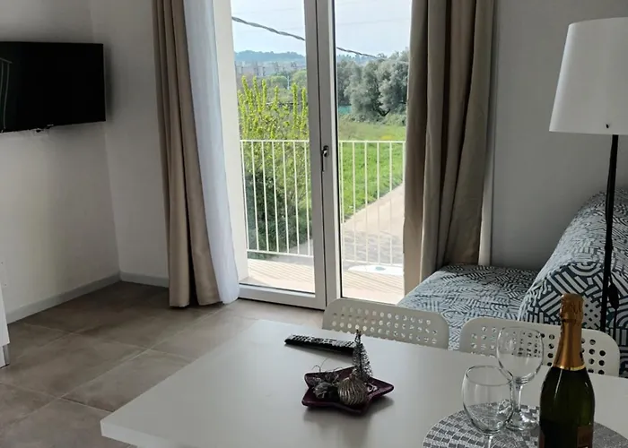 Bouganville B B &b *